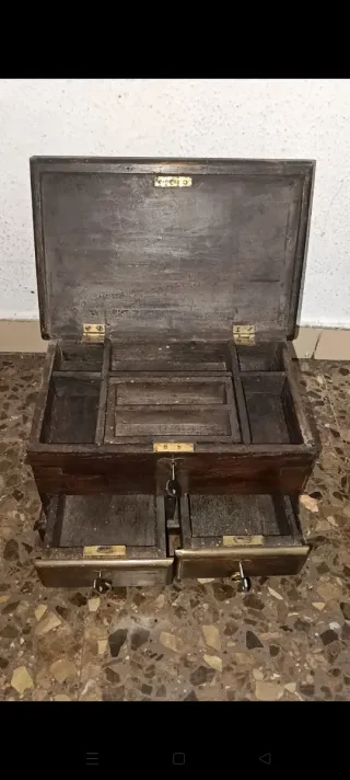 Escribanía antigua de madera