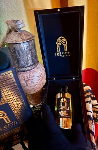 The Gate/ Desert caravan Coleccion privada