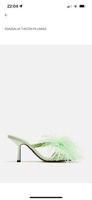 Sandalia tacón plumas y strass verde