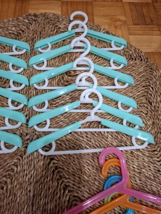 Lote 20 perchas Infantiles Plástico