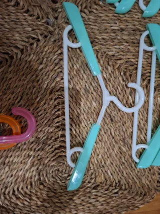 Lote 20 perchas Infantiles Plástico