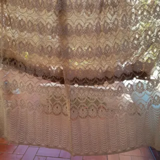 Cortina de encaje ochentera beige