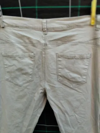 Calças bege slim fit casuais