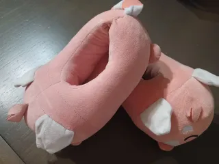 Zapatillas de peluche de perro rosa