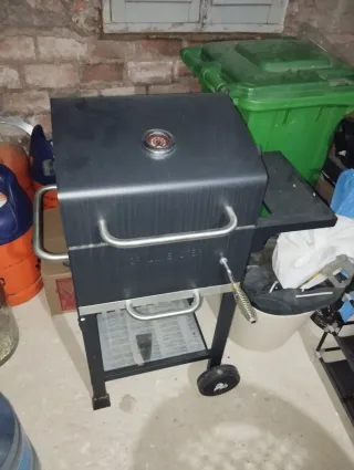 Barbacoa portátil negra y plateada