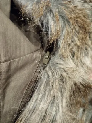 Parka Anorak Pimkie con pelo verde militar