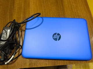 Ordenador portátil HP azul/morado,