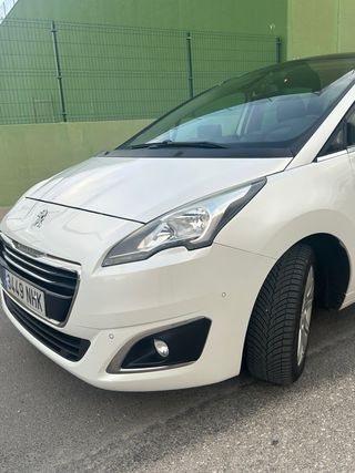 Peugeot 5008 2015