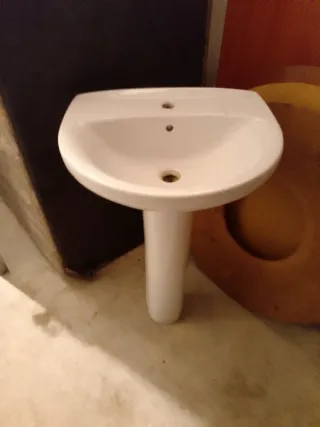 Lavabo ROCA con pie blanco