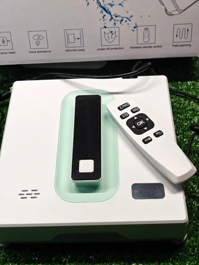 Robot puliscivetri con telecomando