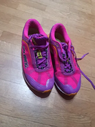 Zapatillas running Salming rosas y moradas