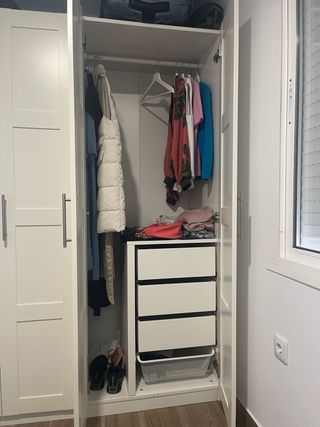 Armario. Nuevo. Con cajoneras.