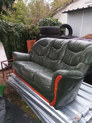 Sofá de 3 plazas de piel verde