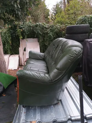 Sofá de 3 plazas de piel verde