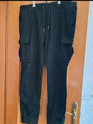 Pantalón cargo negro hombre