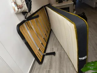 Cama 90×200 y somier individual.