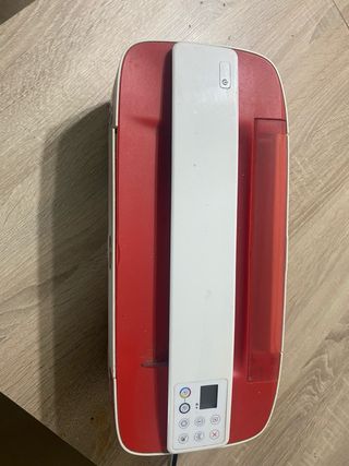 Impresora HP Deskjet 3733 Roja y Blanca
