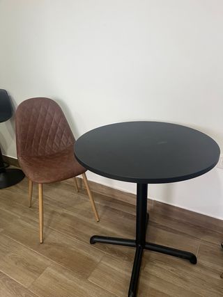 Sillas y Mesa Redonda