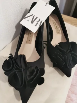 Tacones Zara Negro Flores