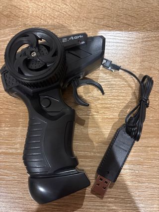 Coche teledirigido rojo