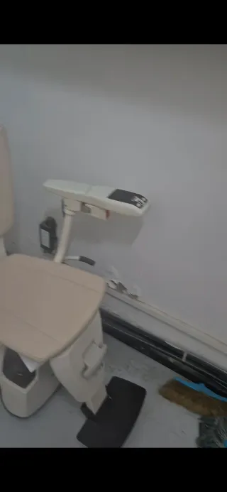 Se vende silla salvaescalera electrica/mecanica