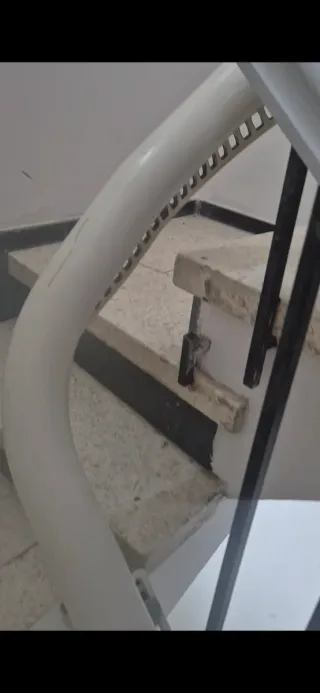 Se vende silla salvaescalera electrica/mecanica