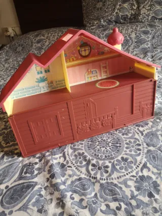 Casita de Bluey con figuras