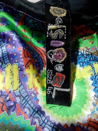 Abrigo negro estampado talla XXXL Precio negociabl