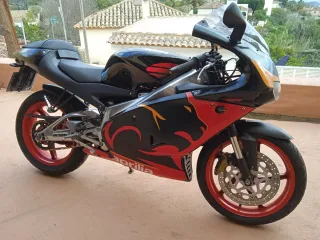 Aprilia RS 125 Negra y Roja