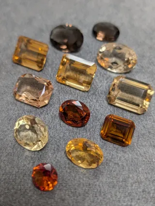 Lote piedras naturales marrones y amarillas