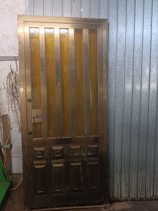 Puerta chapa galvanizada y puerta aluminio