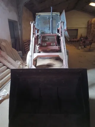 Tractor Fiat 880E con pala