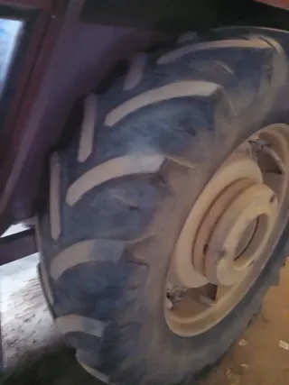 Tractor Fiat 880E con pala