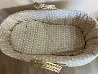 Moisés de mimbre con soporte