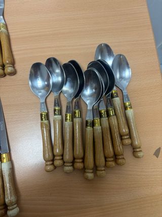 Cubiertos de madera y metal