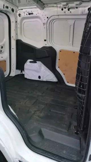 Ford E-Tourneo Courier 2020