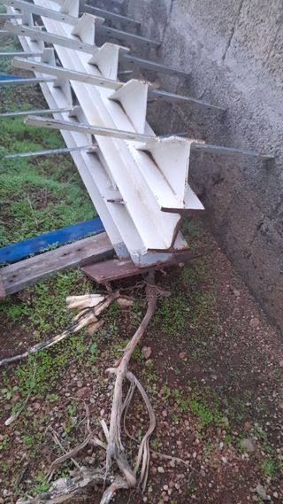 Escalera de espina de pescado metálica