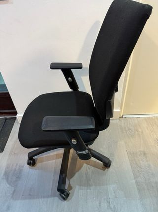 Silla de oficina negra