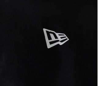 Camiseta New Era Japan Mini Flag Logo Negra XL