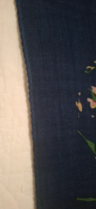 Bufanda azul con estampado floral