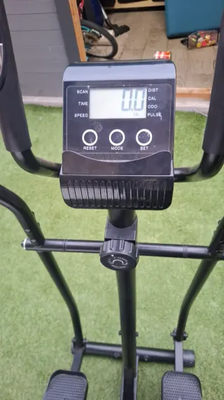 Elíptica doméstica negra