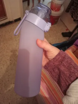 Botella de agua morada