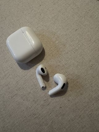 Apple AirPods 4