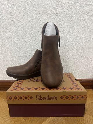 Botines cuña Skechers marrones