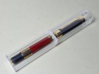 Pluma estilográfica nueva a estrenar.