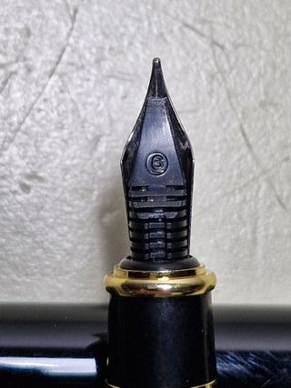Pluma estilográfica nueva a estrenar.