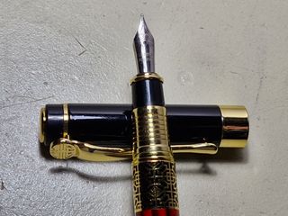 Pluma estilográfica nueva a estrenar.