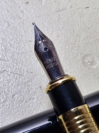 Pluma estilográfica nueva a estrenar.