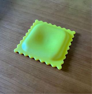 Poggiamestolo Raviolo Giallo Silicone 10x10 cm
