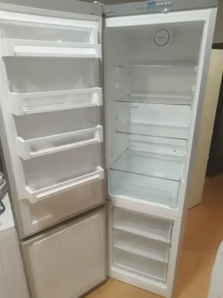 Nevera Liebherr de 2 metros